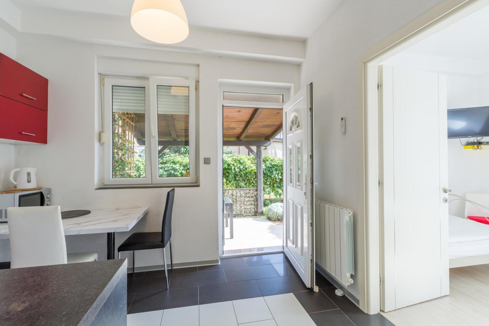 Trbovic Peaceful With Free Parking, Pet-friendly, And Bike Storage In Apartment *